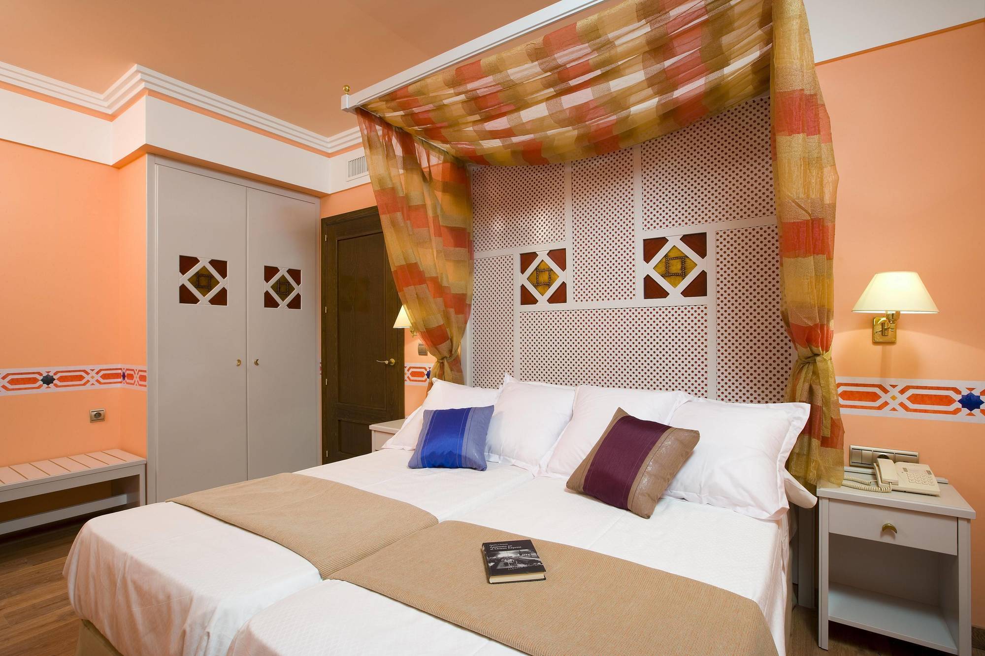 Suites Gran Via 44 Granada Szoba fotó